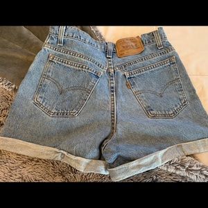Vintage like Levis high waisted cuff shorts